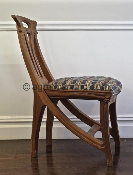 Nouveau chair 