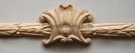 Laurel leaf moulding 
