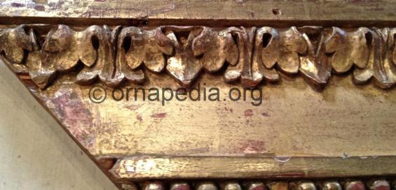  Gilt moulding 