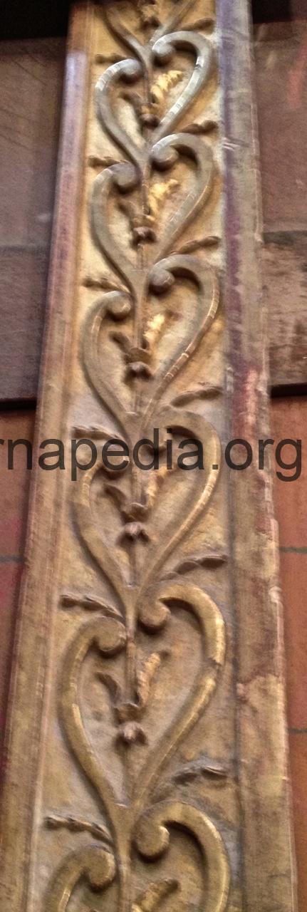  Gilt moulding 