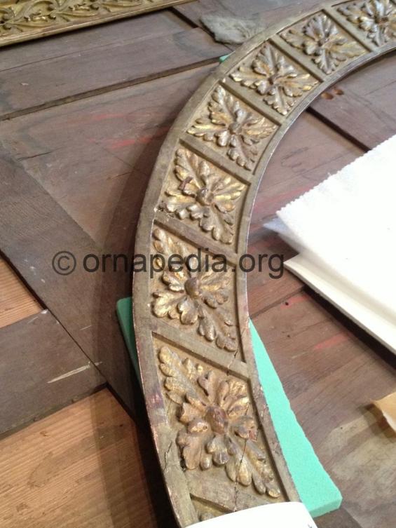  Gilt moulding 