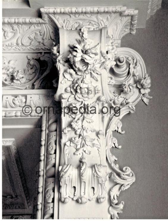 Rococo double bracket 