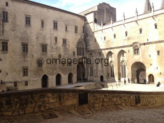 Palais des Papes courtyard