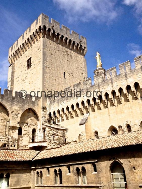  Palais des Papes courtyard 