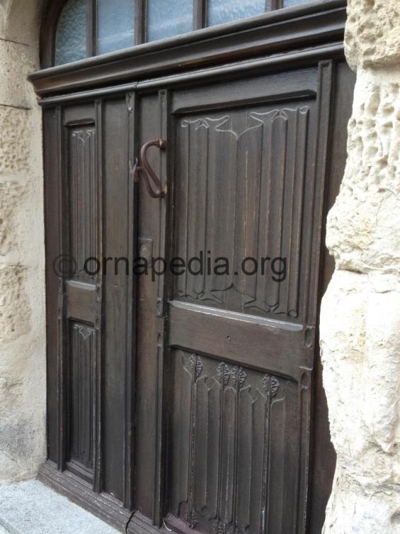 Linen fold panels to doors - Vaison La Romaine - Ornapedia 889.jpeg