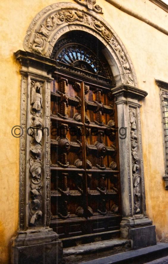  Italian door
