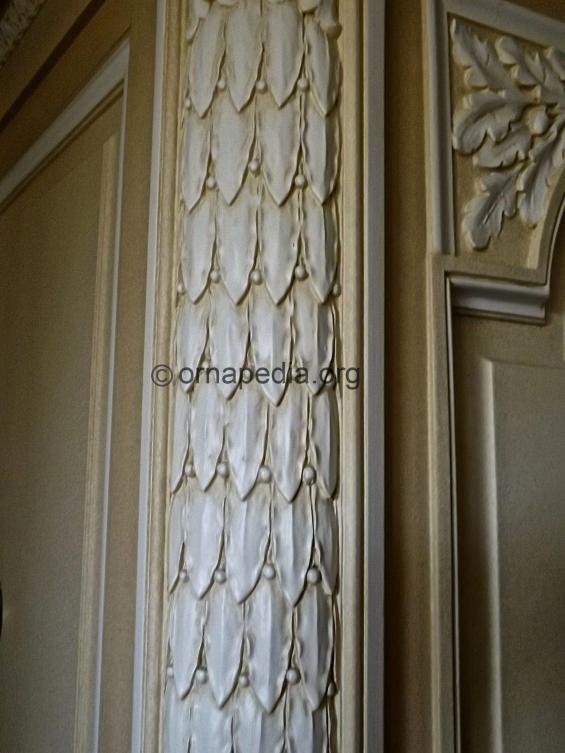 Corner moulding