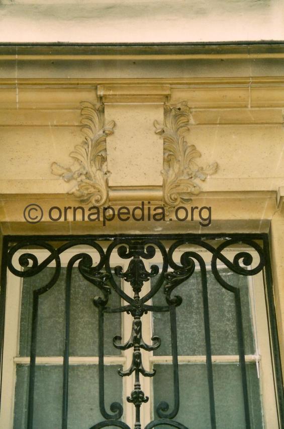 Stone carved keystone