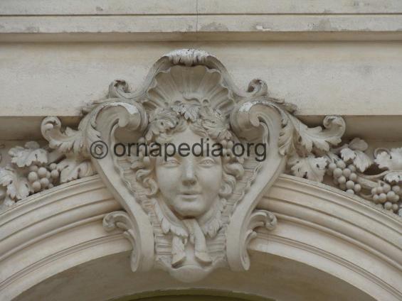  Versailles key stone 