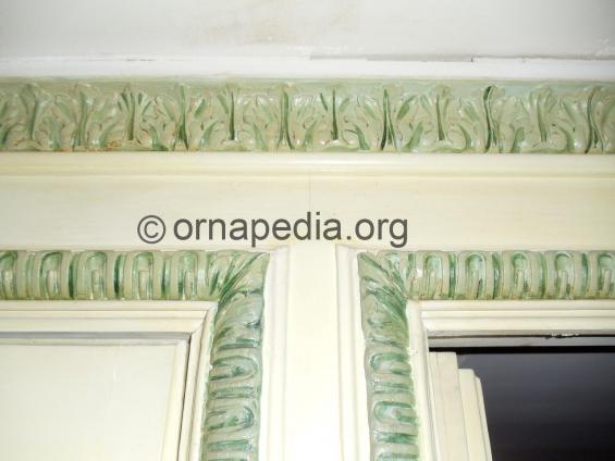 Versailles moulding and cornice