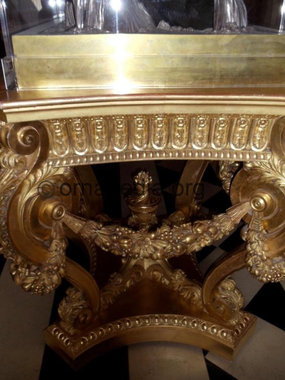 Versailles gilt clock consol table 