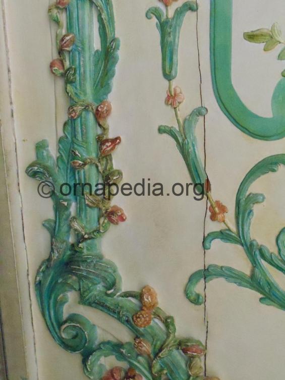 Wall panel with roses