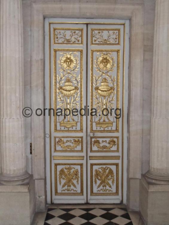ORN Ornapedia French Versailles 1 171.woodcarving - doors - gilt.jpeg