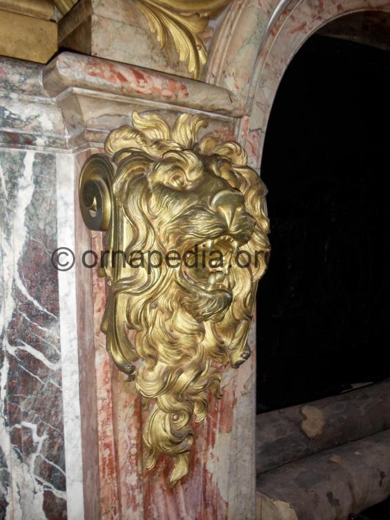 Gilt bronze lion head