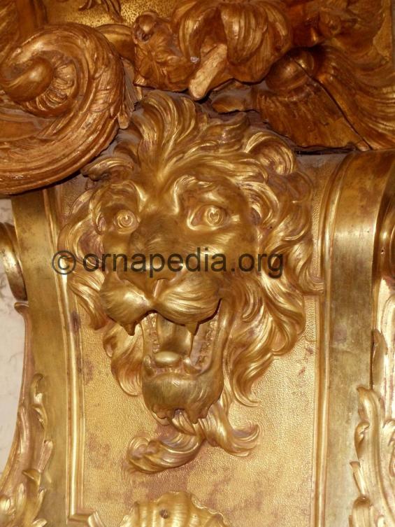 Gilt bronze lion head