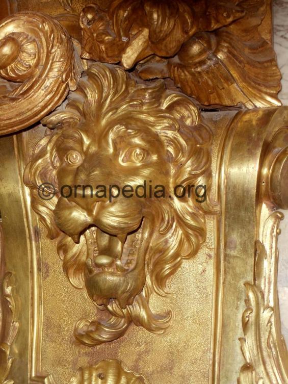 Gilt bronze lion head