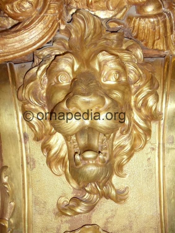 Gilt bronze lion head