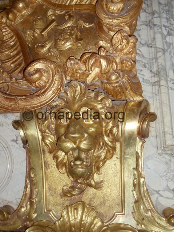 Gilt bronze lion head