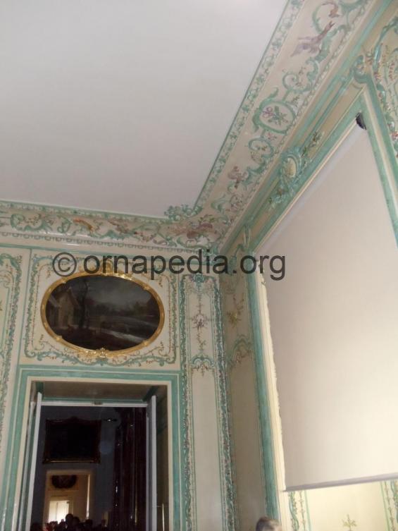  Versailles painted wall panel and cornice 