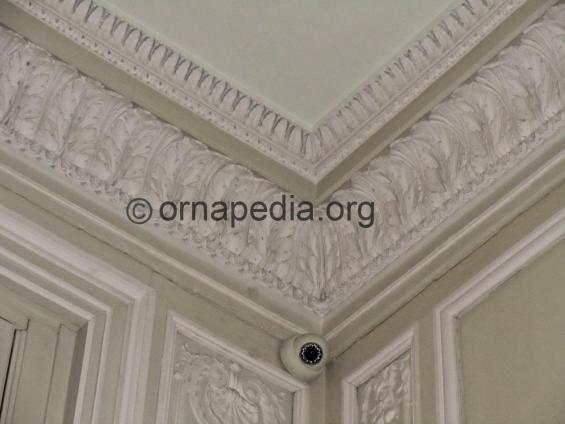 French cornice moulding.