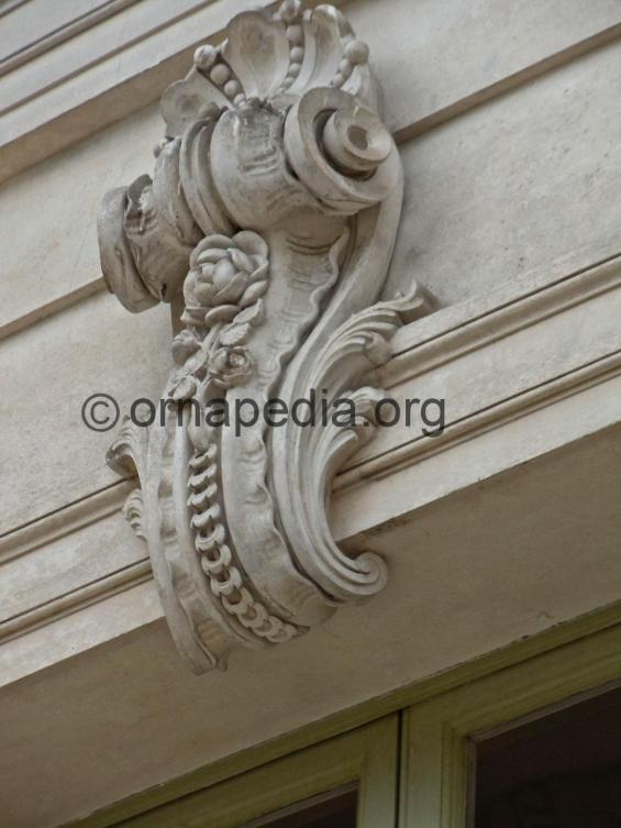 French keystone decoration.