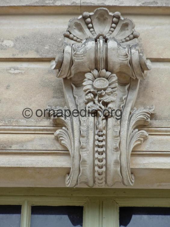 French keystone decoration.