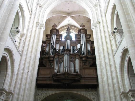  Organ case 