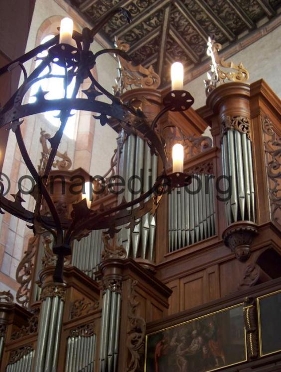  Organ case 