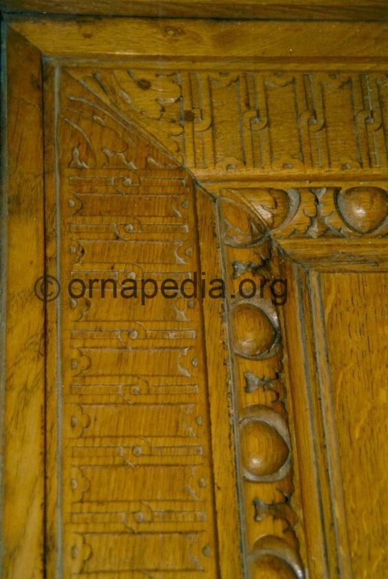 Carved panel mouldings 