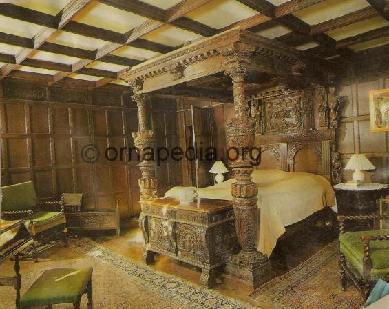 Four poster bed 