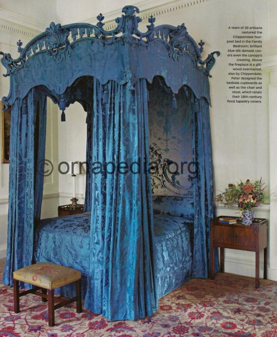 Four poster bed 