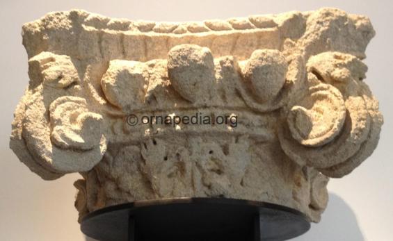 Roman inonic capital
