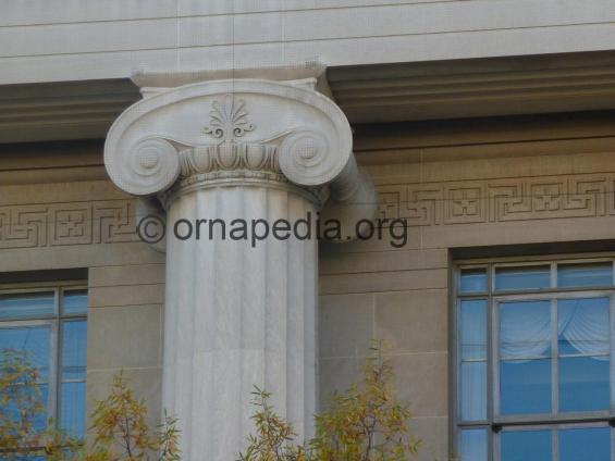 Ionic capital 